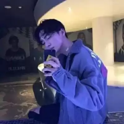 仰映容